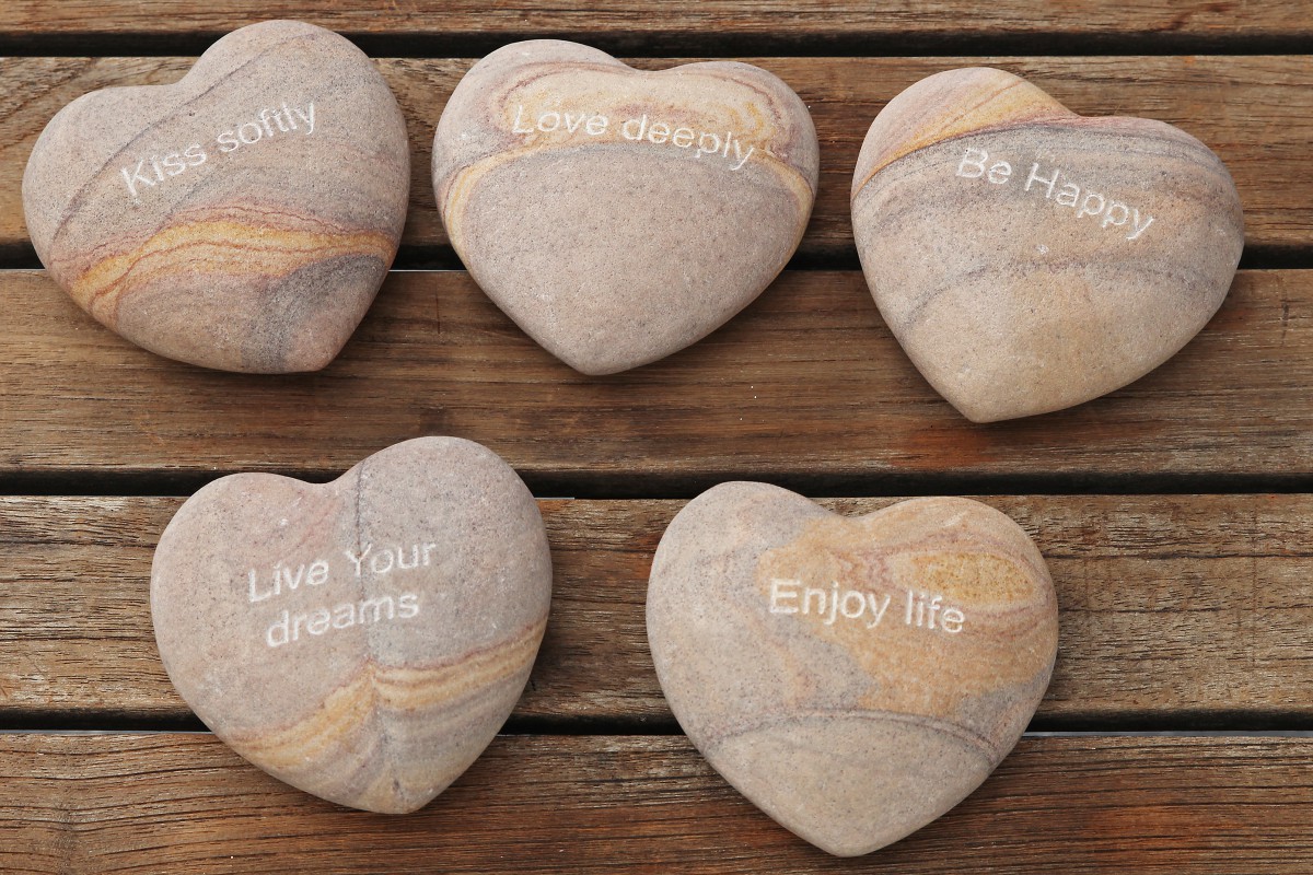 Wunschsteine Herzform mit Gravur "Enjoy life.." aus Granit, 5er Set
